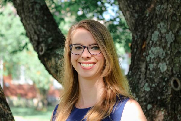 Erin Newell headshot