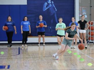 4H participant basketball relay